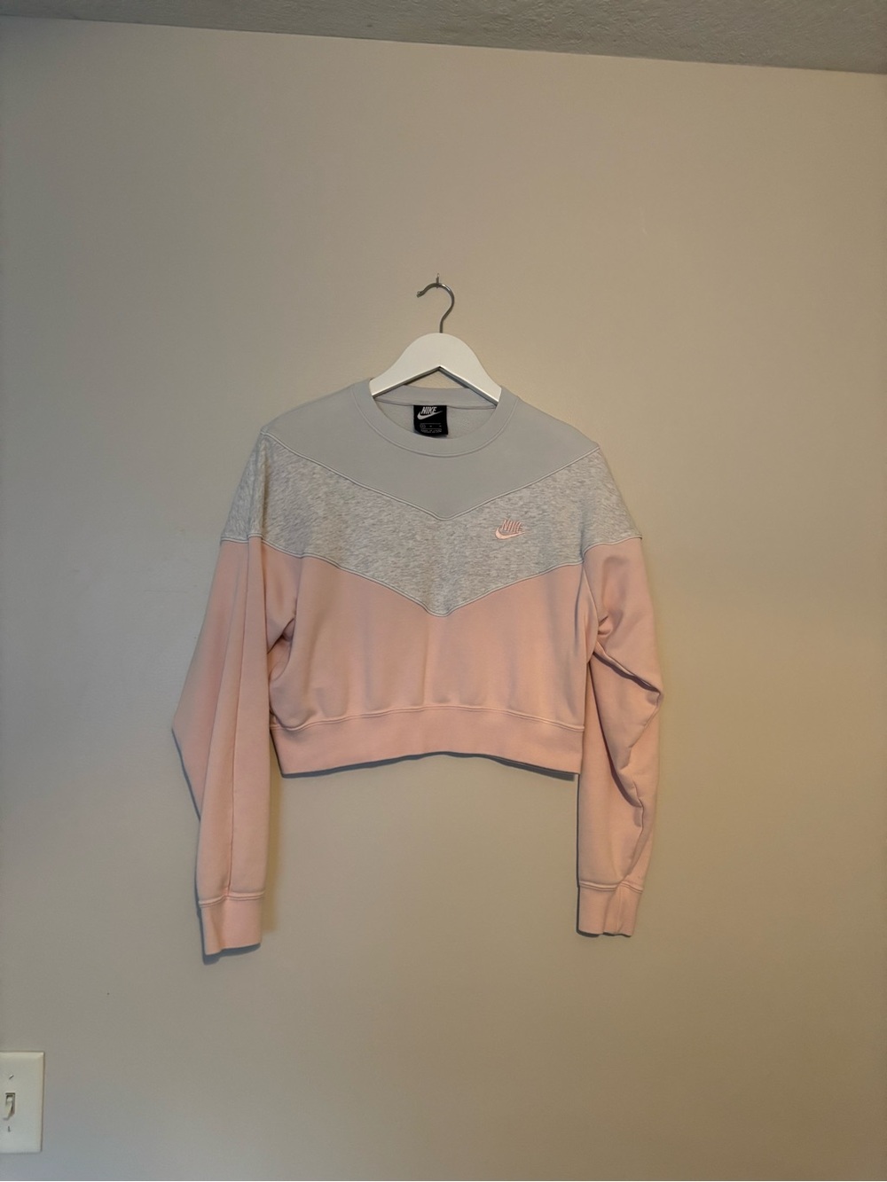 Nike Women's Pink and Gray Crop Sweatshirt